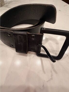 Black Leather Men's Belt with Matte Black Buckle